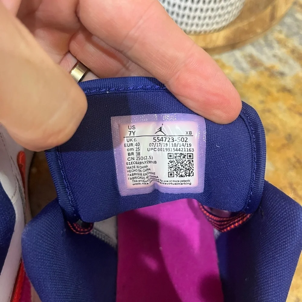 Jordan 1 size 7 - Picture 5 of 9